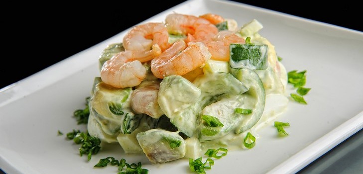 Avocadosalat mit Garnelen
