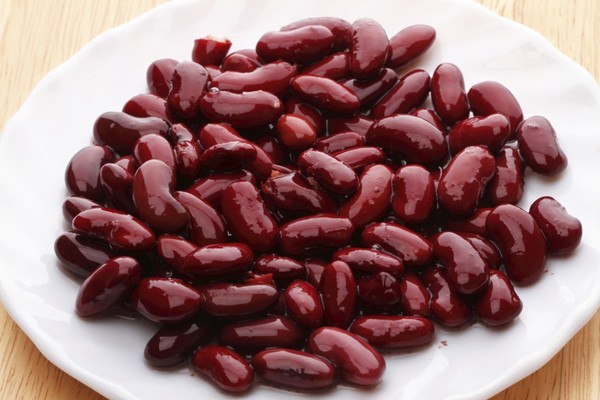 Salat mit Bohnenkonserven: köstliche und einfache Rezepte 