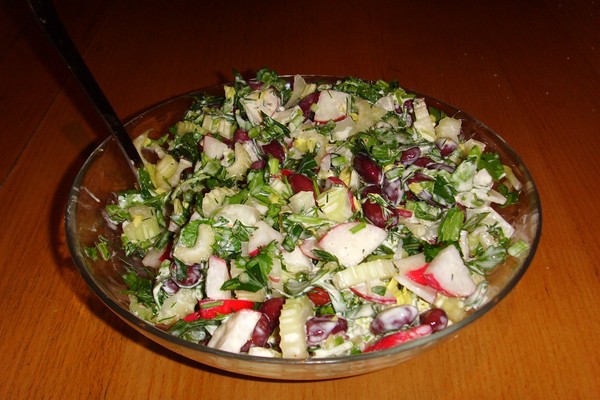 Salat mit Bohnenkonserven: köstliche und einfache Rezepte 