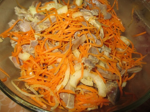 Salat aus Hühnchenmägen
