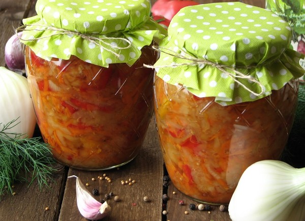Salat mit Reis und Gemüse für den Winter. Rezepte für Salat für den Winter mit Reis und Tomaten, Zucchini, Karotten Salat mit Reis und Gemüse für den Winter. Rezepte für Salat für den Winter mit Reis und Tomaten, Zucchini, Karotten