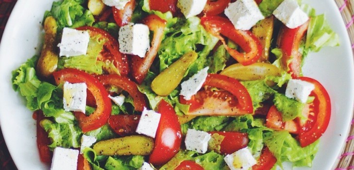 Salate mit Brynza: Spitze der besten Rezepte