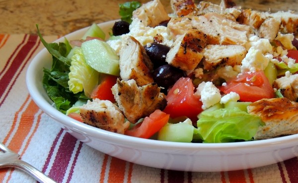 Salate mit Brynza: Spitze der besten Rezepte