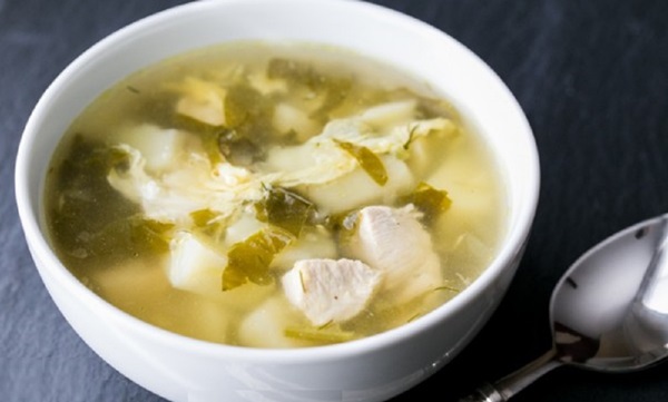 Grüne Suppe aus Sauerampfer