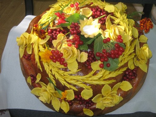 Ein Hochzeitsbrot mit eigenen Händen, ein Rezept und ein Foto