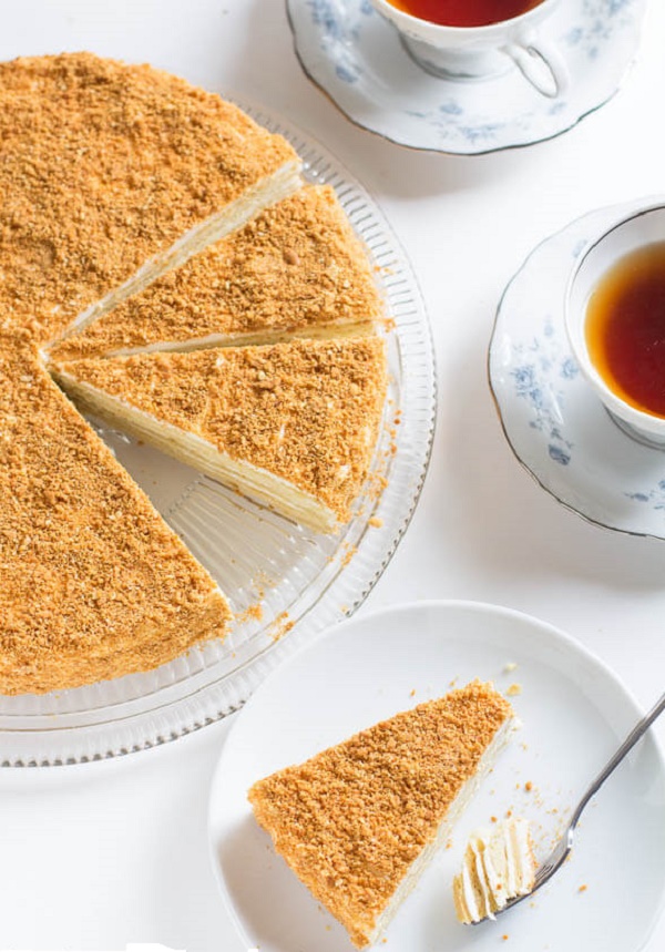 Kuchen "Napoleon", Rezepte mit einem Foto zu Hause: klassisch (sowjetisch), mit Vanillepudding, mit Kondensmilch, aus Blätterteig