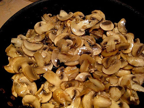 Gedünsteter Kohl mit Pilzen