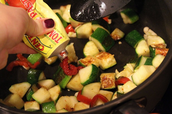 Schmackhafte gedämpfte Zucchini - Rezept