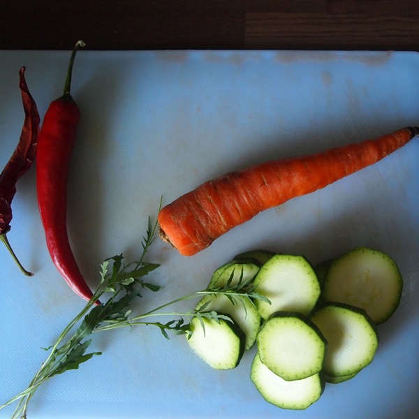 Schmackhafte gedämpfte Zucchini - Rezept