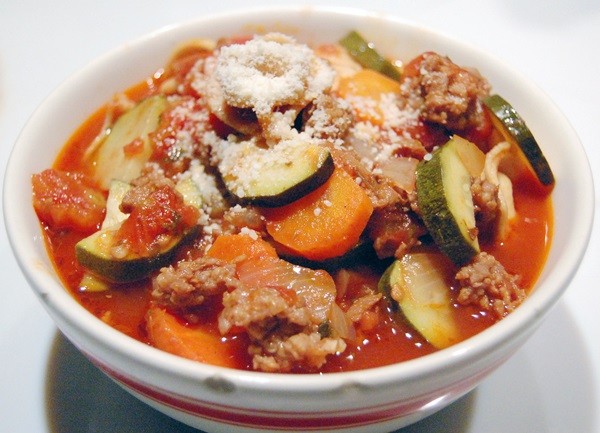 Schmackhafte gedämpfte Zucchini - Rezept