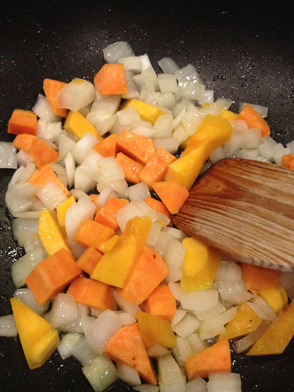 Schmackhafte gedämpfte Zucchini - Rezept