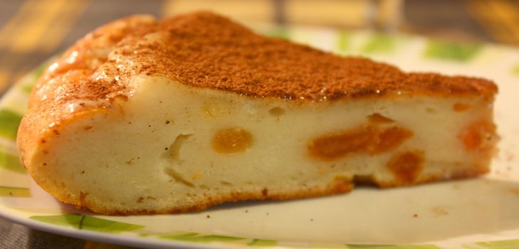 Ein leckeres Rezept für einen Hüttenkäsekuchen in einem Multivarkett ist ein hervorragender Nachtisch für die ganze Familie.