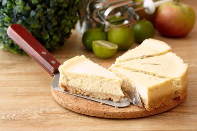 Ein leckeres Rezept für einen Hüttenkäsekuchen in einem Multivarkett ist ein hervorragender Nachtisch für die ganze Familie.