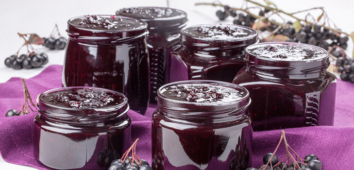 Marmelade aus schwarzer Aronia