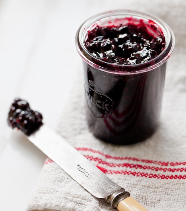 Marmelade aus schwarzer Aronia