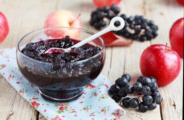 Marmelade aus schwarzer Aronia