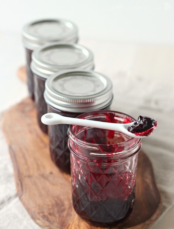 Marmelade aus schwarzer Aronia
