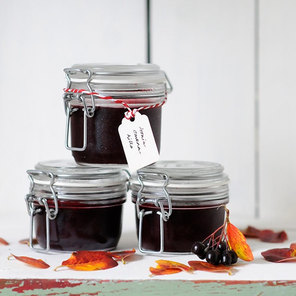Marmelade aus schwarzer Aronia