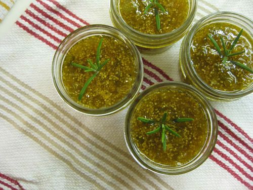 Smaragdmarmelade von der Stachelbeere