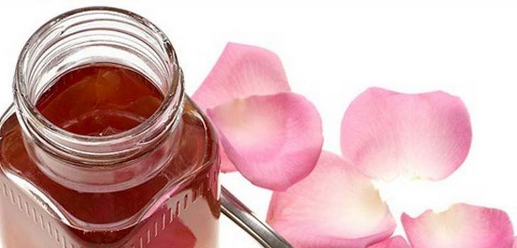 Jam aus den Blütenblättern von Rosen Jam aus den Blütenblättern von Rosen