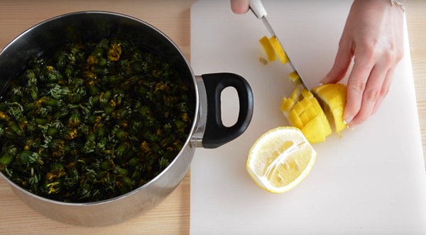 Marmelade und Honig aus Löwenzahn mit Zitronensäure und ohne Säure