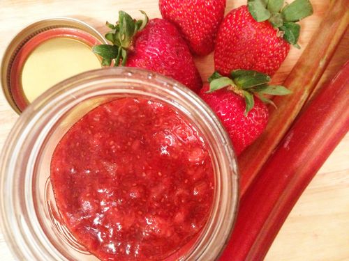 Marmelade mit Rhabarber-Erdbeeren