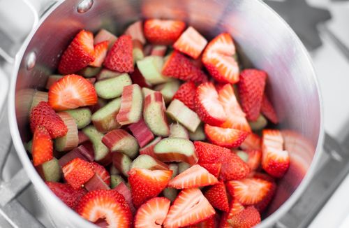 Marmelade mit Rhabarber-Erdbeeren