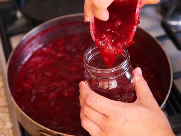 Wie man Marmelade aus einer Pflaume mit einem Stein bäckt und entkernt - einfache Rezepte