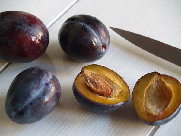 Wie man Marmelade aus einer Pflaume mit einem Stein bäckt und entkernt - einfache Rezepte