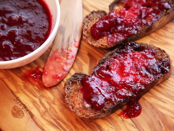 Wie man Marmelade aus einer Pflaume mit einem Stein bäckt und entkernt - einfache Rezepte
