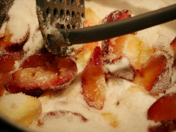 Wie man Marmelade aus einer Pflaume mit einem Stein bäckt und entkernt - einfache Rezepte