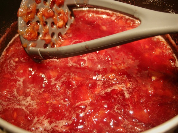 Wie man Marmelade aus einer Pflaume mit einem Stein bäckt und entkernt - einfache Rezepte