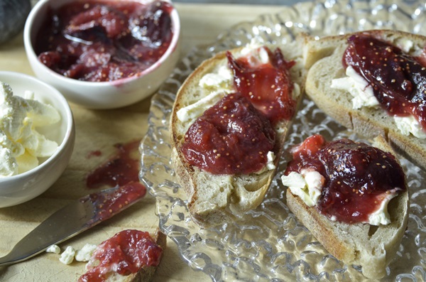 Wie man Marmelade aus einer Pflaume mit einem Stein bäckt und entkernt - einfache Rezepte