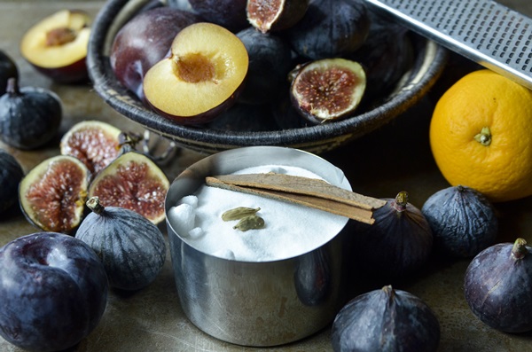 Wie man Marmelade aus einer Pflaume mit einem Stein bäckt und entkernt - einfache Rezepte