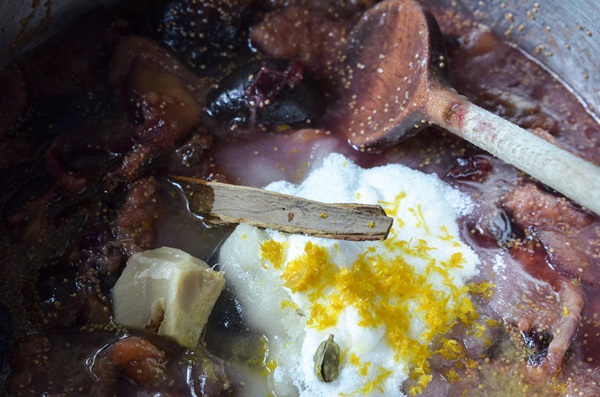 Wie man Marmelade aus einer Pflaume mit einem Stein bäckt und entkernt - einfache Rezepte