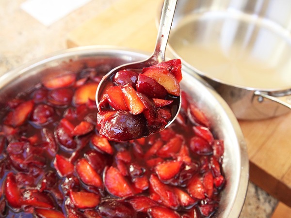 Wie man Marmelade aus einer Pflaume mit einem Stein bäckt und entkernt - einfache Rezepte