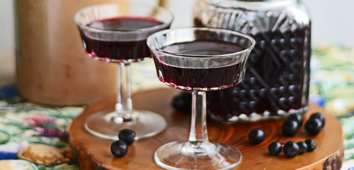 Hausgemachter Wein aus Aronia