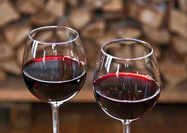 Hausgemachter Wein aus Aronia