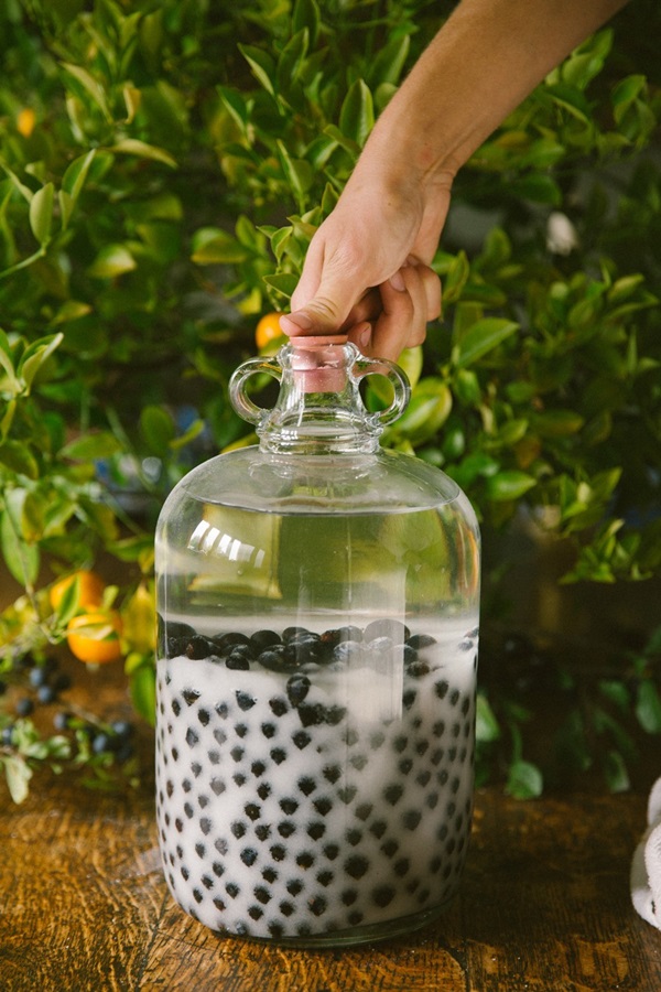 Hausgemachter Wein aus Aronia
