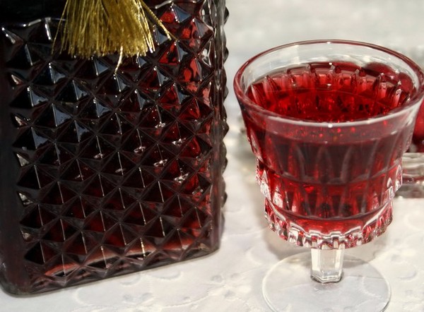 Wein aus Himbeeren zu Hause - einfache Rezepte