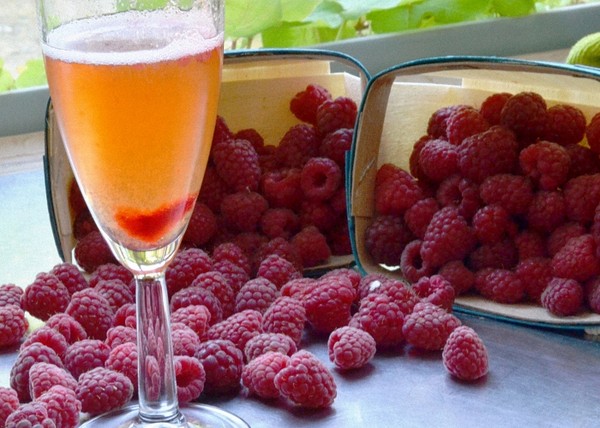 Wein aus Himbeeren zu Hause - einfache Rezepte