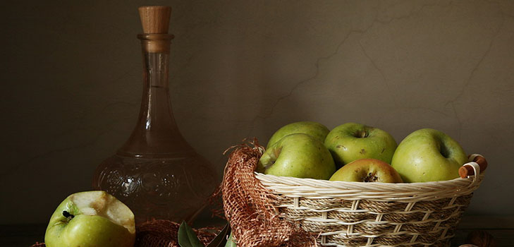 Hausgemachter Wein aus Äpfeln