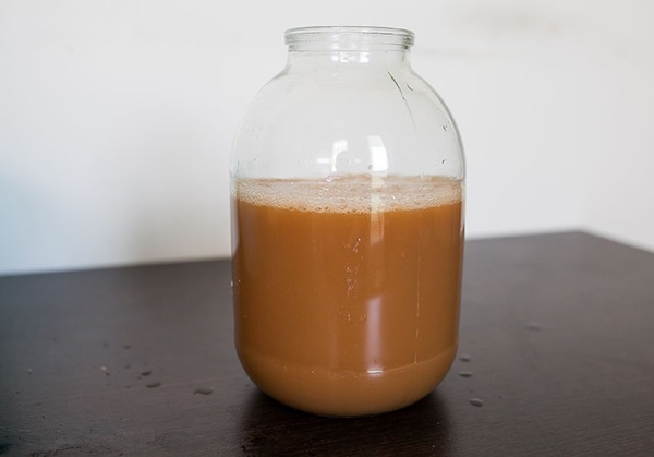Hausgemachter Wein aus Äpfeln