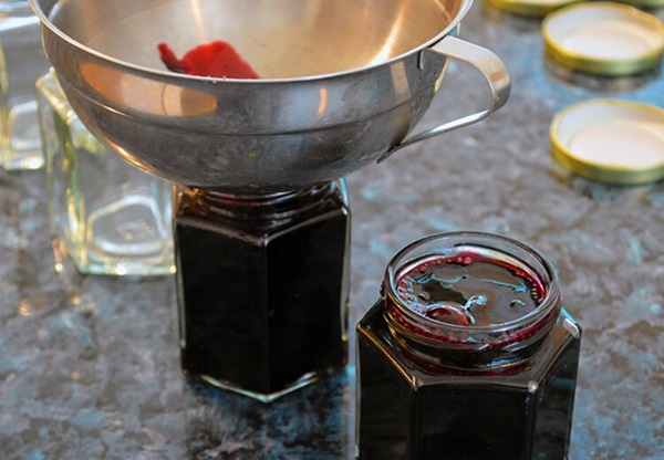 Köstliches Gelee von der schwarzen Johannisbeere - Rezepte