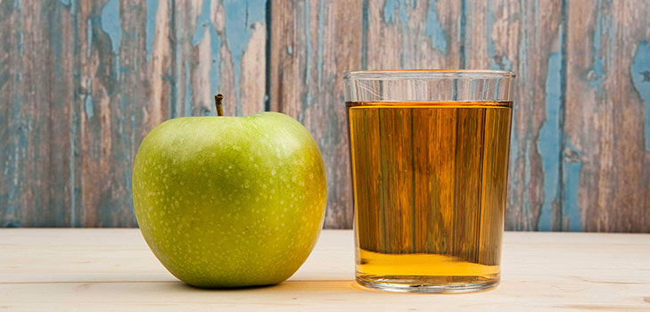 Wie man Apfelsaft für den Winter vorbereitet