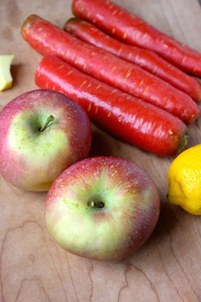 Wie man Apfelsaft für den Winter vorbereitet