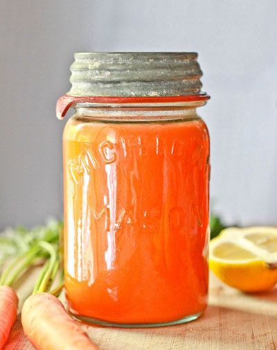 Wie man Apfelsaft für den Winter vorbereitet
