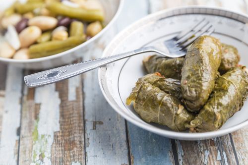 Ernten von Weinblättern für Dolma für den Winter. Weinblätter für den Winter: wie man sich verschwört