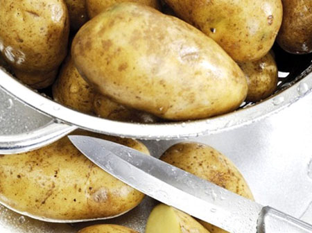 Gebackener Fisch im Ofen unter der zarten Sauce