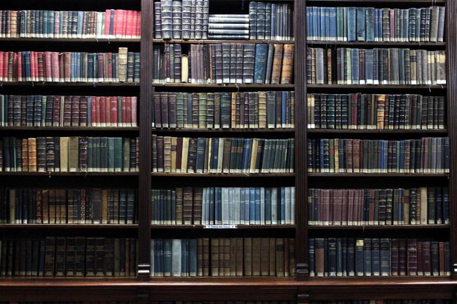 Wie man ein Bücherregal macht